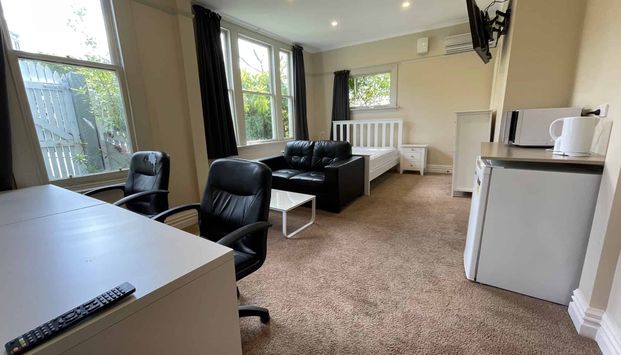 Spacious Fully Furnished Ensuite Room - Photo 1