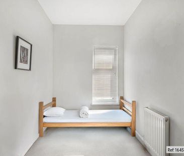 3 bed End of Terrace in Kennedy Road , Salford, M5 5ET - Photo 2