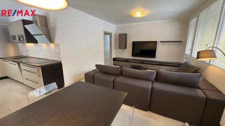 Pronájem bytu o dispozici 3+kk v ulici Pod Altánem, Praha 10 - Strašnice - Photo 3