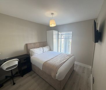 Neath Road - Photo 5