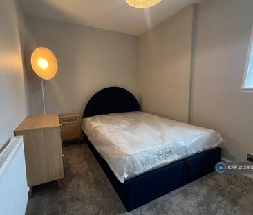1 bedroom in a flat share to rent - Photo 5