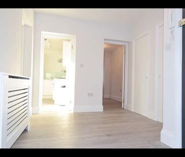 3 Bed Flat, Embassy Court, N11 - Photo 2