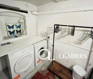 Studio to rent - Photo 6