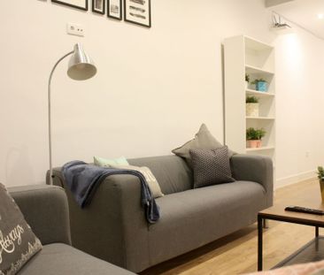 Nice room in Valenzuela Street - Photo 2