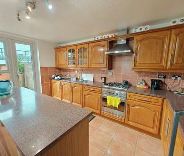 5 bedroom flat share to rent - Photo 3