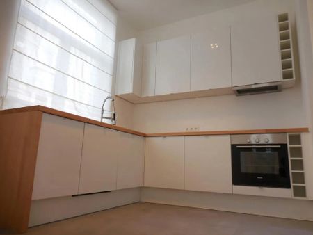 Lichtrijke, unieke woning (zeer centraal en rustig gelegen) - Photo 4