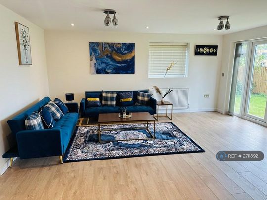 1 bedroom in a house share to rent - Photo 1