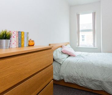 6 bedroom detached house to rent - Photo 5