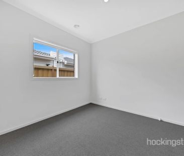 BRAND NEW LUXURIOUS FAMILY HOME - Photo 2