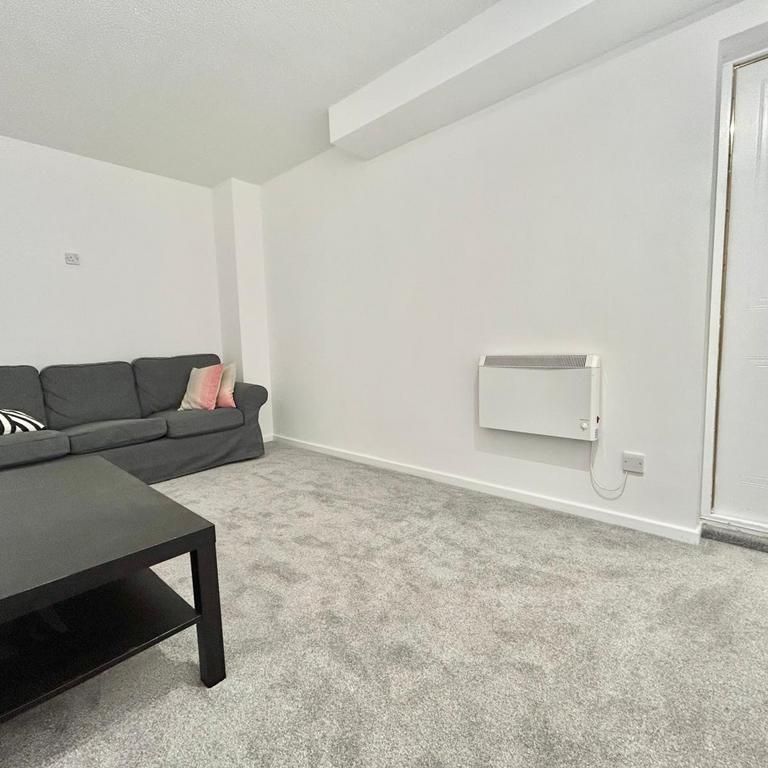 1 bedroom in a house share to rent - Photo 1