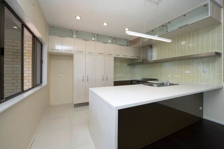 Modern City Apartment with Views - Great Location! - Photo 3