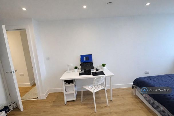 1 bedroom in a house share to rent - Photo 1