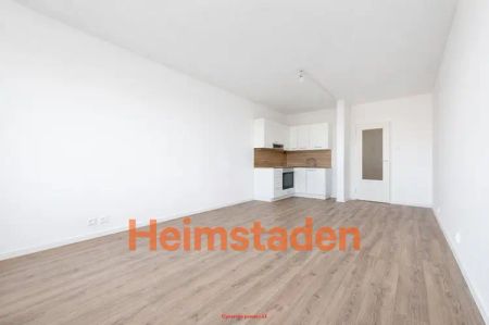 Pronájem bytu 1+kk 28 m - Fotografie 3