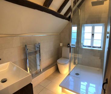 2 bedroom maisonette to rent - Photo 4