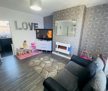 2 bedroom semi-detached house to rent - Photo 2