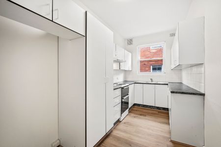 Freshly Updated Apartment in a Prime Coastal Location - Photo 3