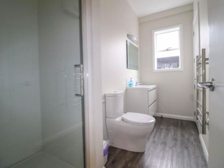 Move in ready - Photo 4