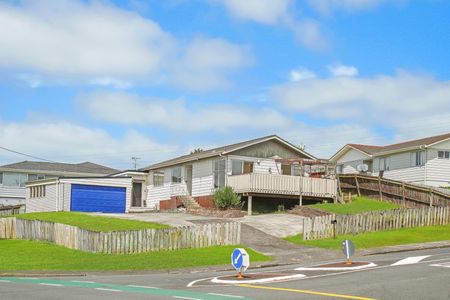 Sun Filled Family Home in Massey - Photo 5