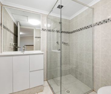 Modern Two Bedroom Retreat with Secure Parking - Photo 6