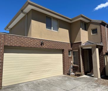 Spacious Townhouse - Photo 5