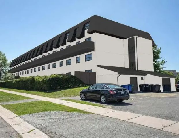 Algonquin (10 Runnymede) | 10 Runnymede Road, Kingston - Photo 1