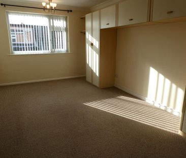 3 bedroom flat to rent - Photo 4