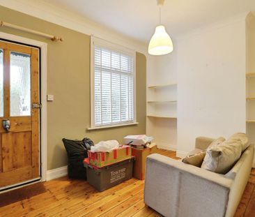 2 bedroom end of terrace house to rent - Photo 3