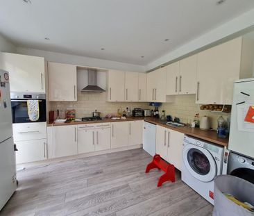 5 bedroom semi-detached bungalow to rent - Photo 5