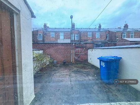 3 bedroom terraced house to rent - Photo 4