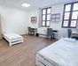 UBYTOVANIE V TROJPOSTEĽOVEJ IZBE V CENTRE MESTA - ZÁMOCKÁ 36, IBA P... - Fotografia 3