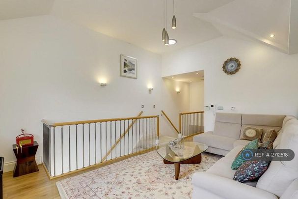 2 bedroom maisonette to rent - Photo 1