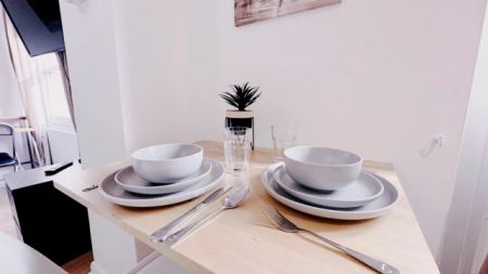 1 Bedroom Apartment with Balcony - Photo 3