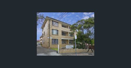 Conveniently Located, Sun-Filled Two Bedroom Apartment With Sensational Leafy And District Views, Only Moments To Shops, Cafes And Transport - Photo 3