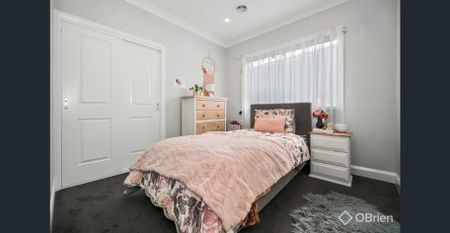 Modern Family Home with Spacious Layout! - Photo 4