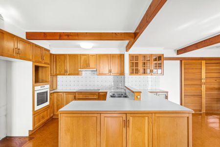 Family Friendly Home - Photo 2