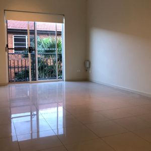 2/31 Kembla Street, Wollongong NSW 2500, Wollongong - Photo 2
