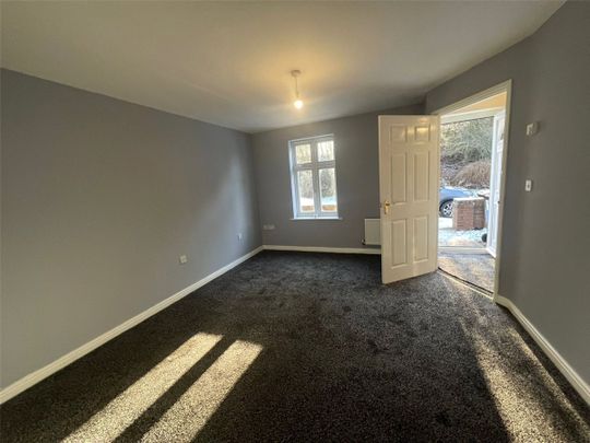 Greenock Crescent, Wolverhampton, West Midlands, WV4 - Photo 1