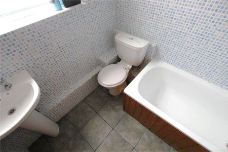 4 bedroom terraced house to rent - Photo 2