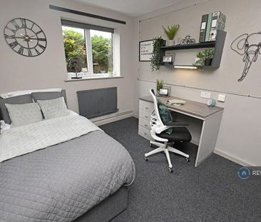 1 bedroom in a flat share to rent - Photo 4