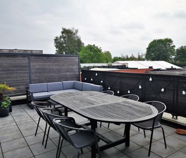 Appartement met 2 slaapkamers, zeer ruim terras en carport. - Photo 5