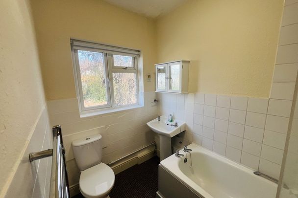 Bath Road, MAIDENHEAD - Photo 1