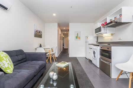 Furnished 4 Bedroom - carpark available - Photo 3