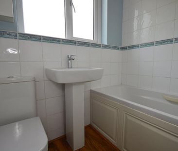 3 bedroom terraced house to rent - Photo 6