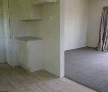 Tidy Three Bedroom Home In Hillcrest - Photo 4