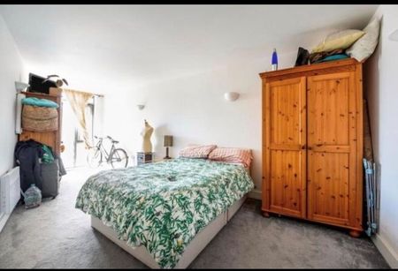 1 Bed Flat, The Odeon, IG11 - Photo 4