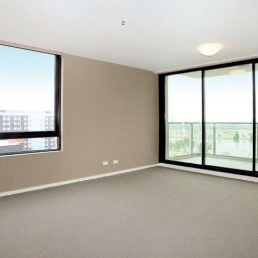 Lakeside Living! - Photo 1