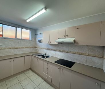 Ideal 2 Bedroom Granny Flat with Water Usage Included&excl; - Photo 4