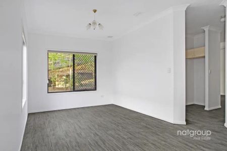 17 Regency Place, Kenmore Hills QLD 4069 - Photo 5