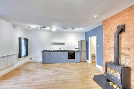 2 bedroom flat to rent - Photo 2