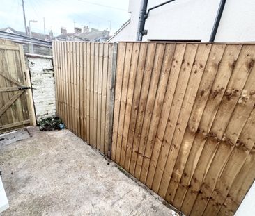 Walton Road, Lowestoft - Photo 2